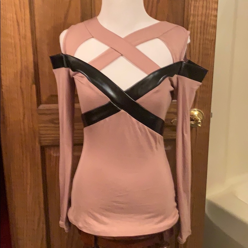 Gorgeous Cold Shoulder Venus Top 💥